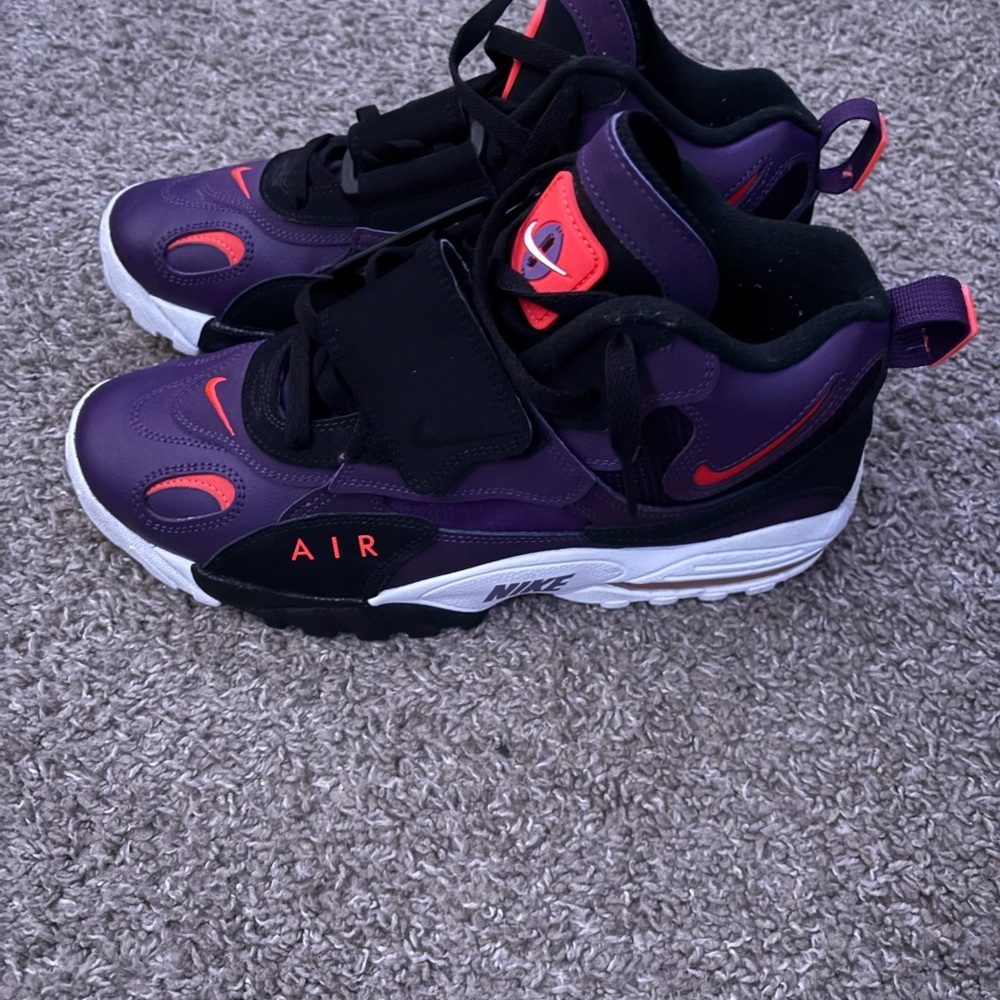 Nikes - Picture 4 of 4